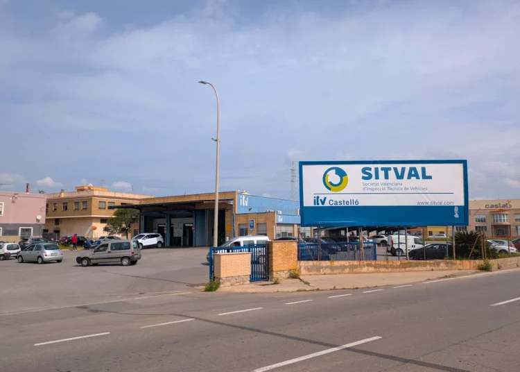 Colapso En Las Itv De Castellón: Las Vacaciones De Muchos Conductores, En El Aire