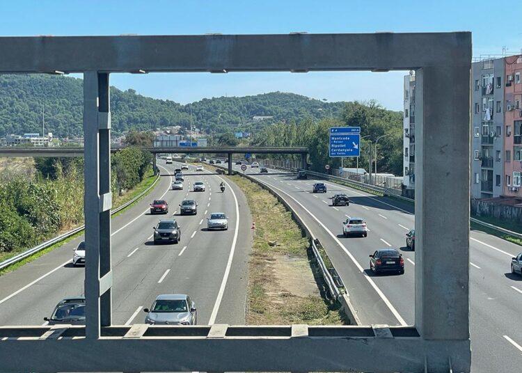 autopista-coches-750x536.jpg